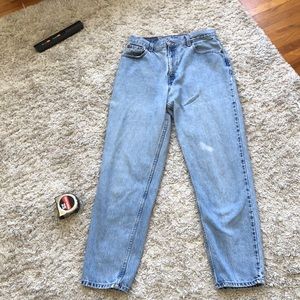 Levi's 550 Relaxed Fit Tapered Mom Jeans